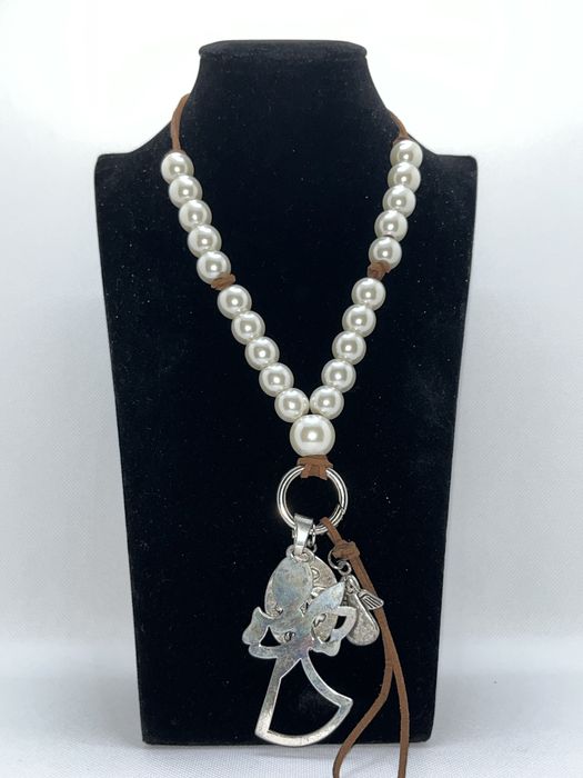 Colares pérolas com diversos pendentes handmade ajustaveis