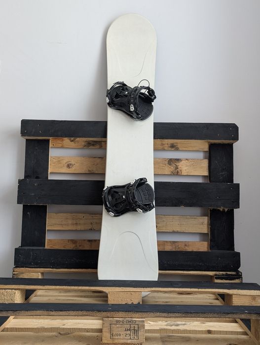 Deska snowboardowa z wiązaniami raven 159,5cm biała