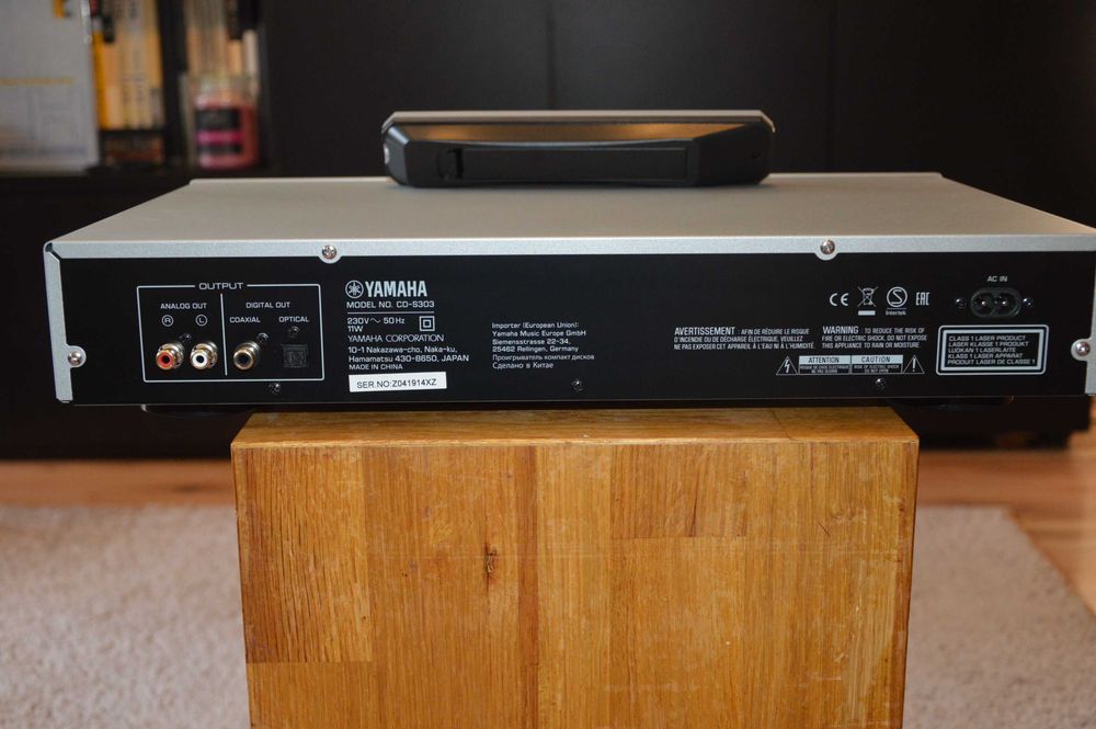 Yamaha CD-S303 S z pilotem i wszystkim co dała fabryka - prawie nowa