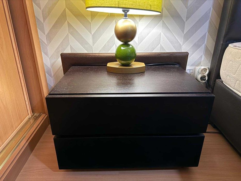 Quarto Casal completo - Cama - Estrado - Cómoda - Mesa de Cabeceira