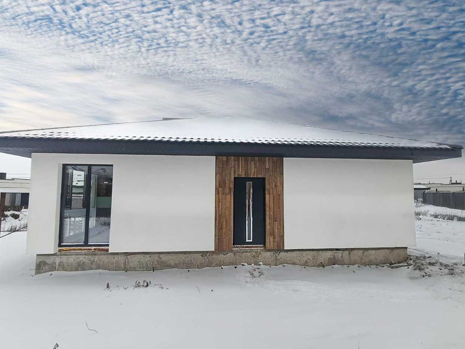 Котедж в районі Льонокомбінату. Дві спальні та кухня-вітальня