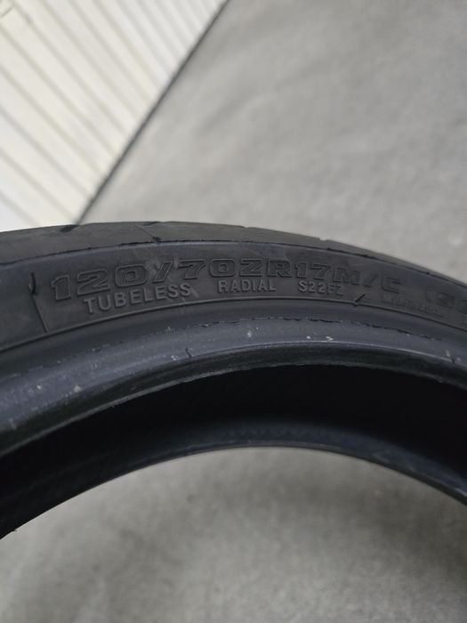 Pneus Bridgestone S22