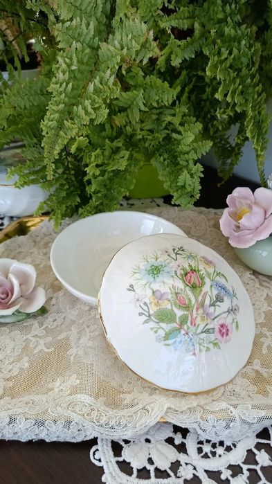 Подарок  флакон статуэтка дама винтаж шкатулка  чашка балерина