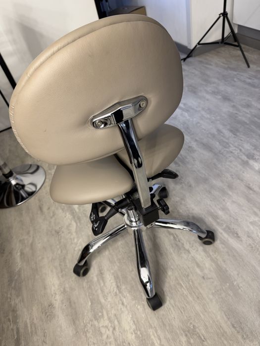 Стілець -сідло для б’юті майстра