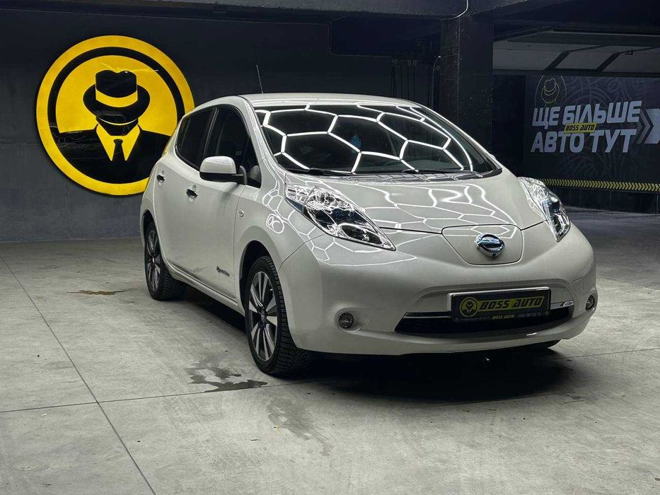 ID
50738

Автомобіль у чудовому стані, ДТП не було, повністю справний і доглянутий. Є 2 ключі та сервісна книжка з відмітками. Авто повністю обслуговане: масло в редукторі замінено 300 км тому, технічних зауважень немає. В комплекті зимова гума, також додається літня. Реальний запас ходу — 150 км влітку та 130 км взимку. Оснащення максимально насичене: Кондиціонер Повний обігрів: передніх і задніх сидінь, дзеркал Підігрів керма Камера 360° (огляд по колу) LED фари Мультируль Шкіряний салон CarPlay / Android Auto Преміум аудіо Bose Дистронік (адаптивний круїз-контроль) Авто чисте, доглянуте, не потребує жодних вкладень — сів і поїхав.