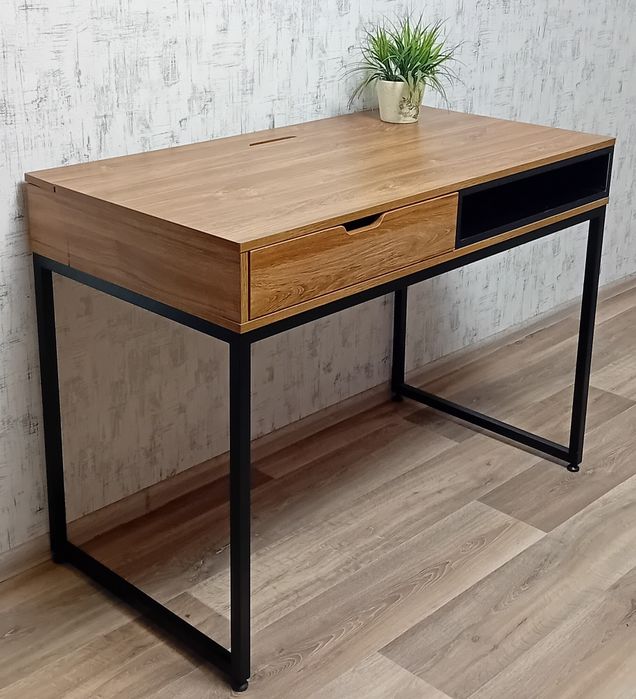 Стол письменный с металлическими опорами  и выдвижным  ящиком
Стол пис