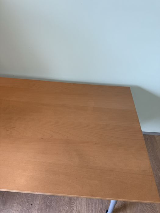 Mesa com altura regulável
