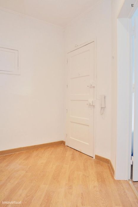 Quarto - localizado em Entrecampos Lisbon
