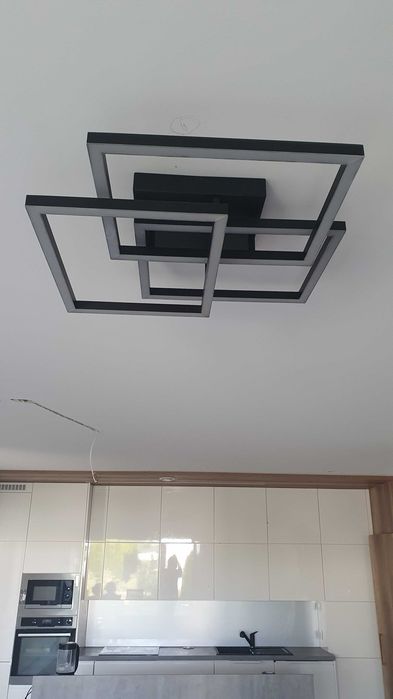 Designerski plafon LED 4 kwadraty 75 cm – czarny, ciepłe światło