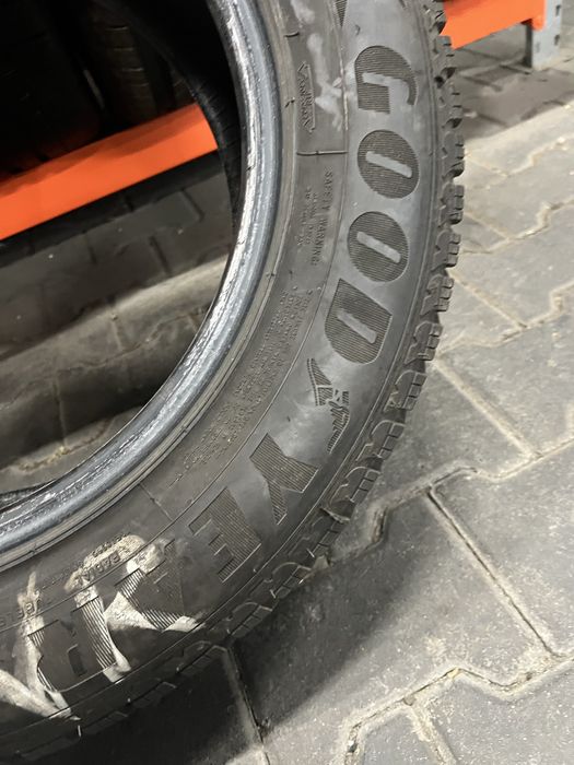 Шини,Резина,Комплект,Зима 225/65/17 102H Good Year Ultra Grip+ 4x4