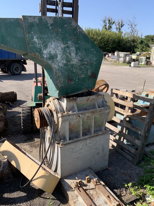 Дробилка измельчитель полимеров ИПР-450