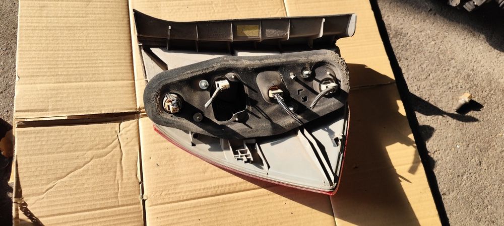Honda FR-V 2004r. Lampa tył prawa lewa