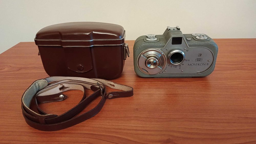 Câmara Zeiss Ikon Movikon 8 com estojo em couro. (Para colecionadores)