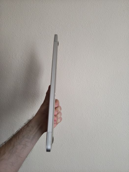 MacBook Air A1534.
