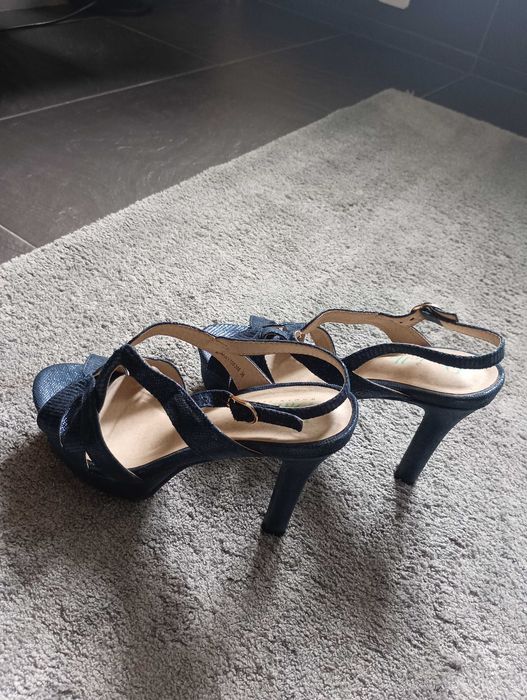Vendo sandália, salto alto, azul escuro