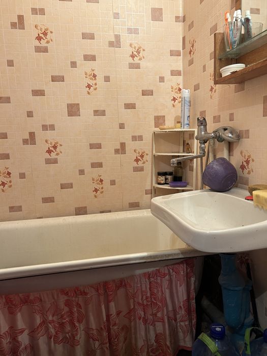Продаж 3 кімн. Вул Чарівна