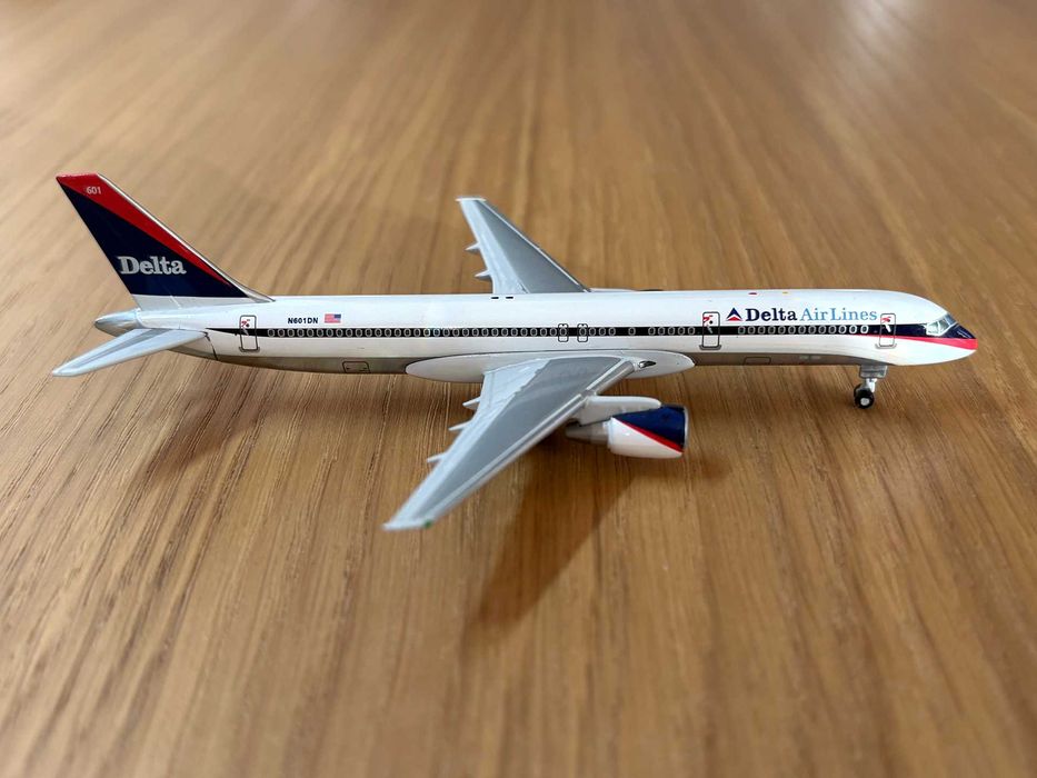 Miniatura Delta Air Lines Boeing 757-200