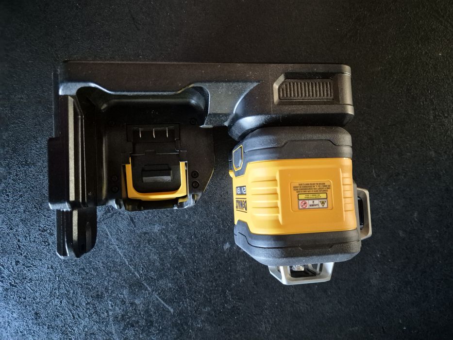 Laser krzyżowy trzyliniowy 360 DeWalt DCE089D1G18 NOWY zielony