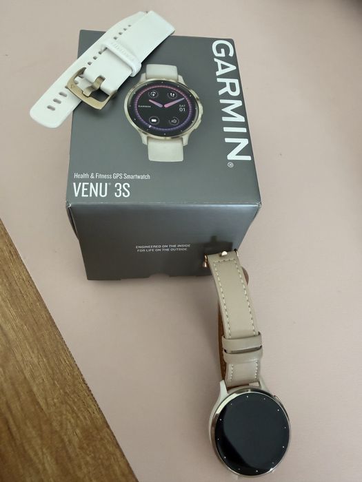 Venu 3S com braceletes extra