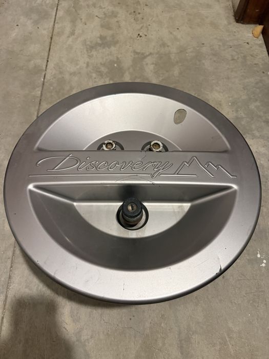 Suporte e tampa pneu suplente Discovery II