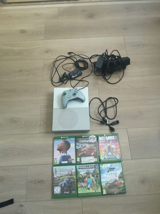 Xbox One S 500 GB + Kinect  + gry