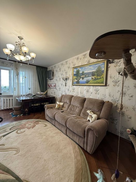 Продаж 4к квартири з євроремонтом та меблями Виноградар Порика 7А