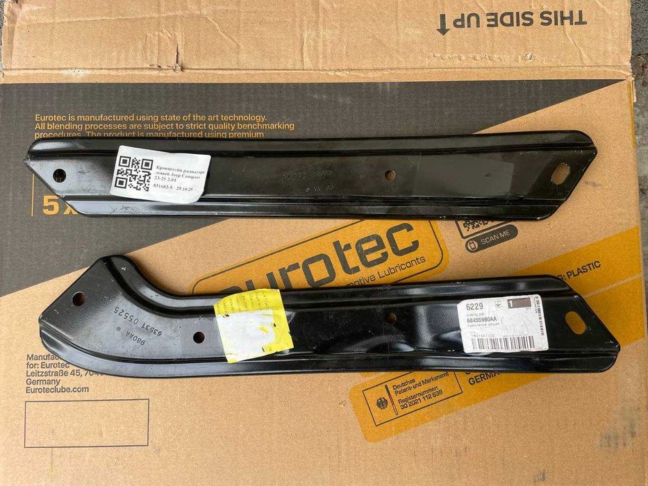 Кронштейни радіатора Jeep Compass 2.0T 23-26 68455980AA 68455981AA
