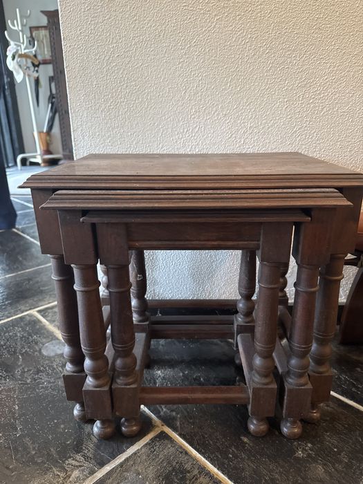Conjunto de bancos em madeira