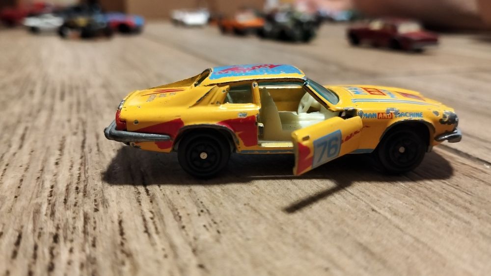 Моделька машинка