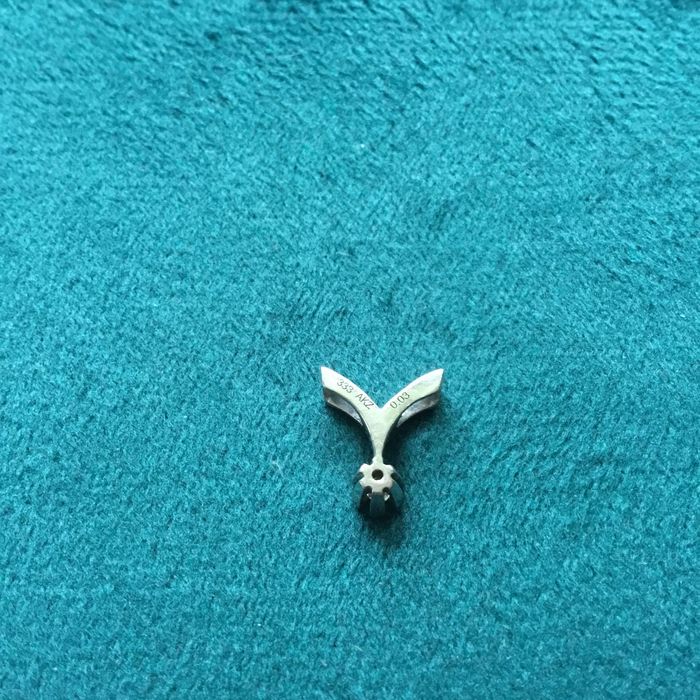 Zawieszka z brylantem, z białego złota 333