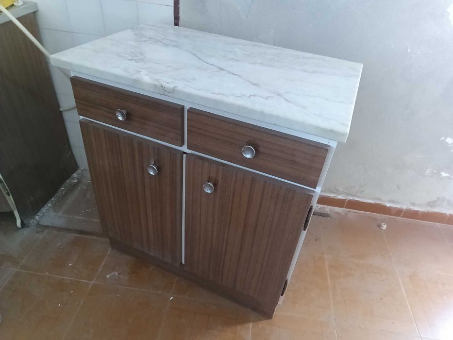 Móvel com tampo em mármore 90x80x50cm