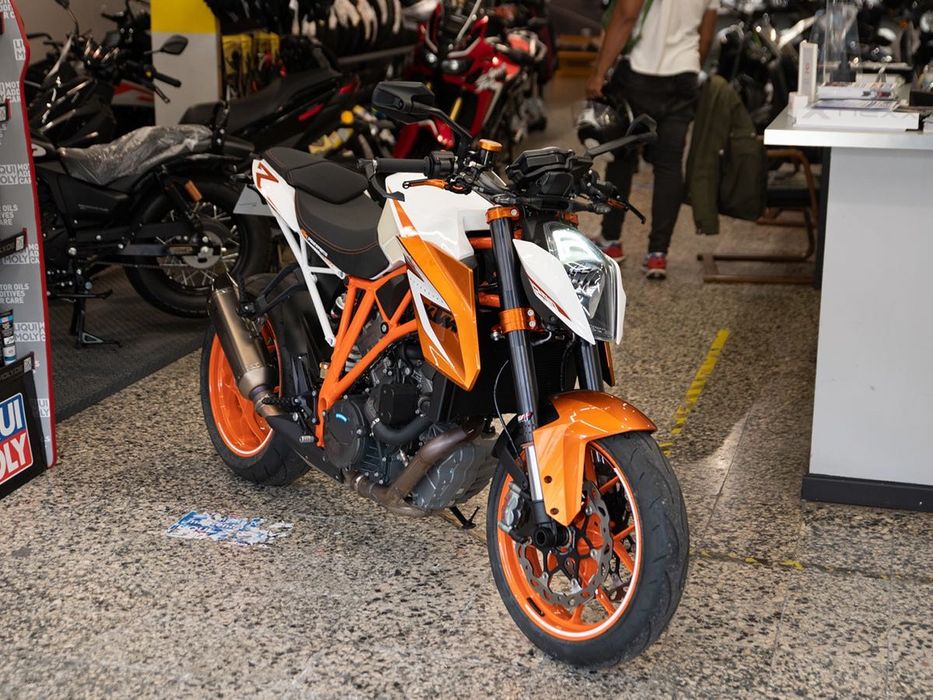 KTM Super Duke SE 1290 r de 2016 Absolutamente "Como Nova" 3314 Kms