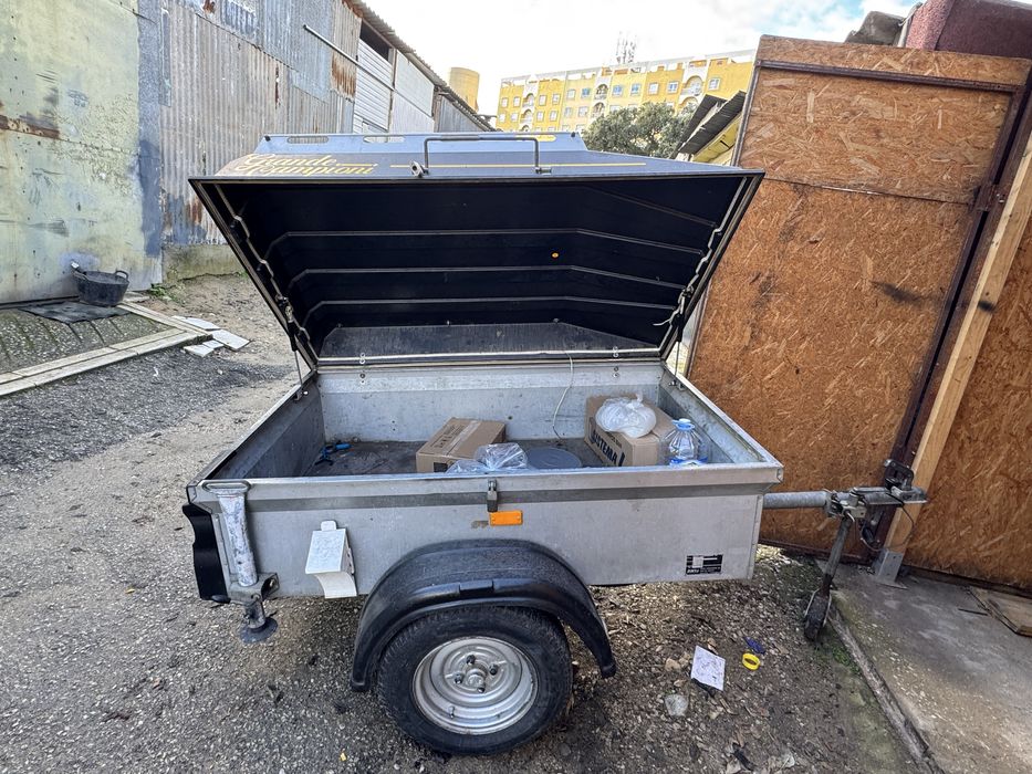 Vendo atrelados em Excelente condições.