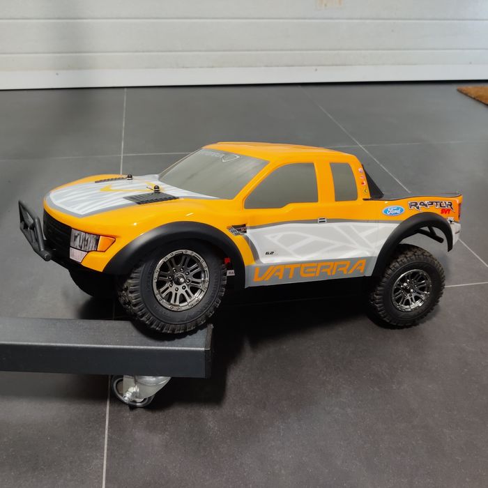 Carro telecomandado bateria NOVO Ford raptor 1/10 4x4 brushless