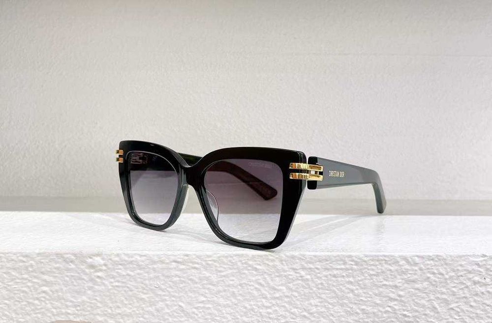 Okulary słoneczne Cristiana Diora 010577