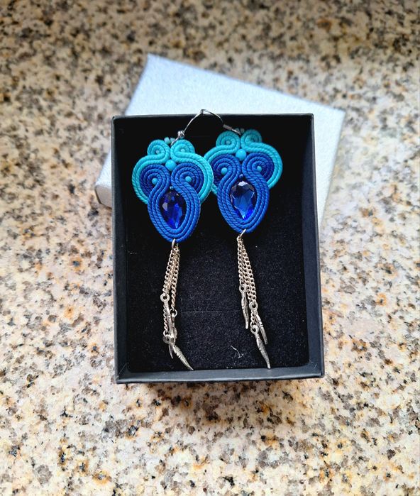 Niebieskie kolczyki sutasz