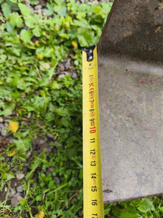 Кутник металевий