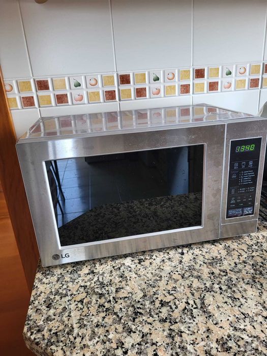Micro-ondas LG NeoChef MH6044V 700W 20 L