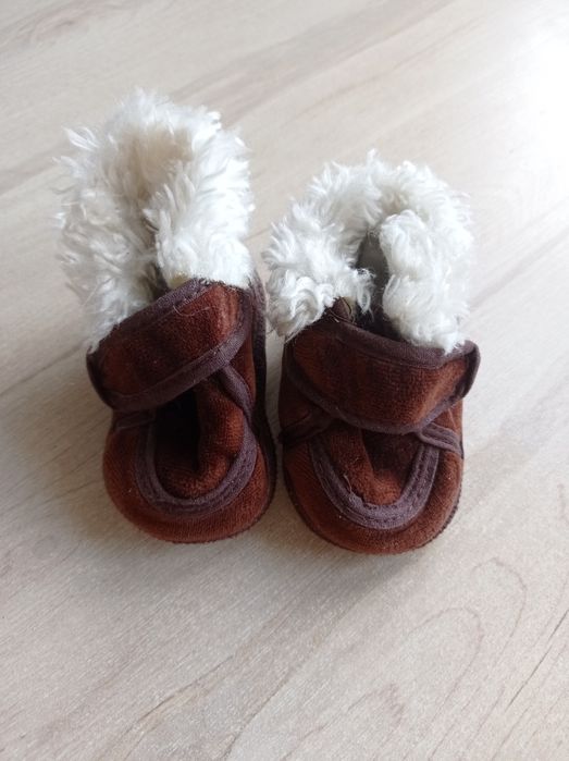 Buciki rozmiar 0-3 miesięcy