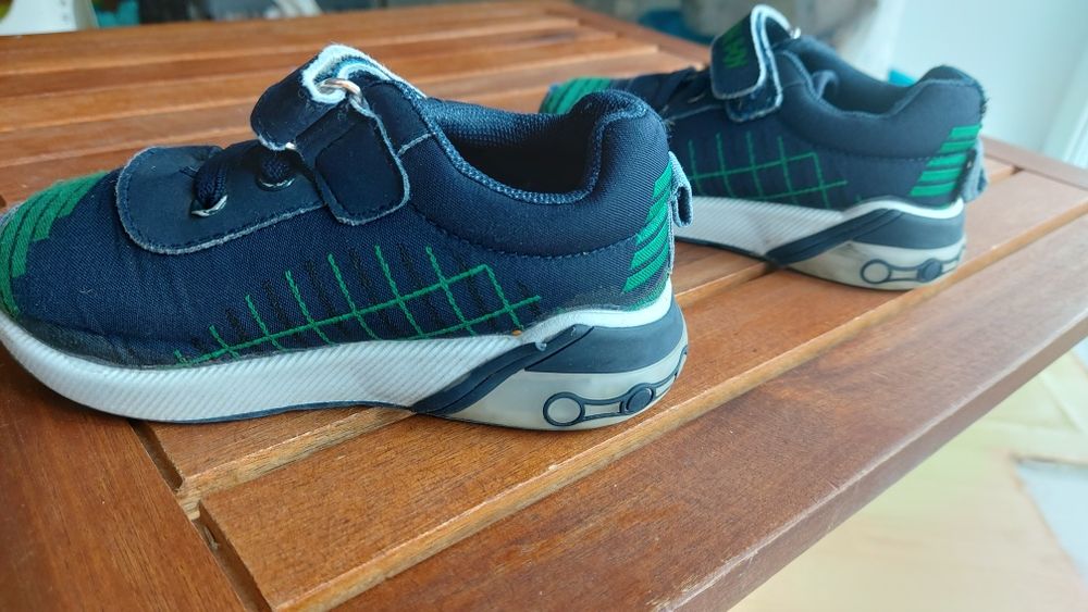 Buty Adidasy dla chłopca rozmiar 23 z CC