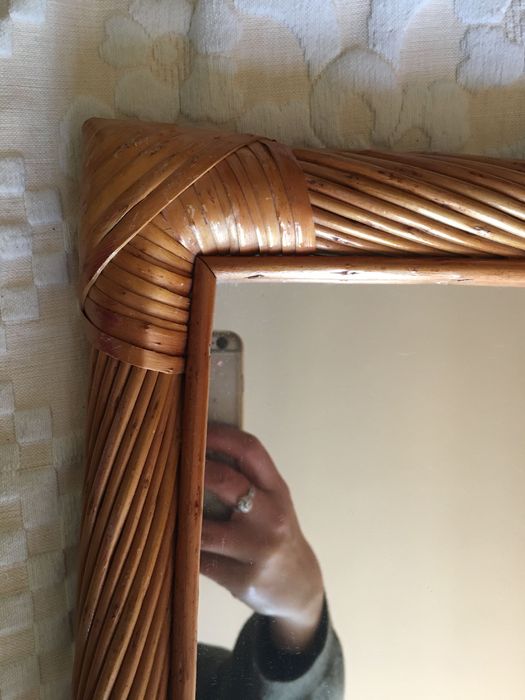 Espelho com moldura em verga