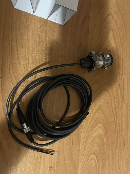 Precyzyjny przełącznik optyczny OMRON D5F-2B34C-Y