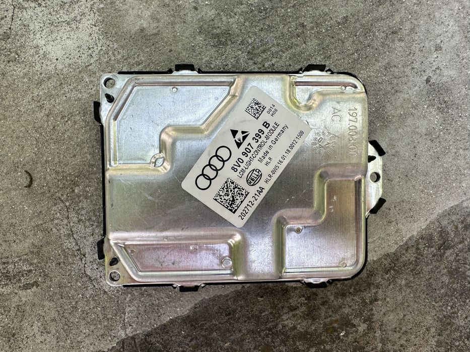 Блок управления LED VAG Hella 8V0907399 B
