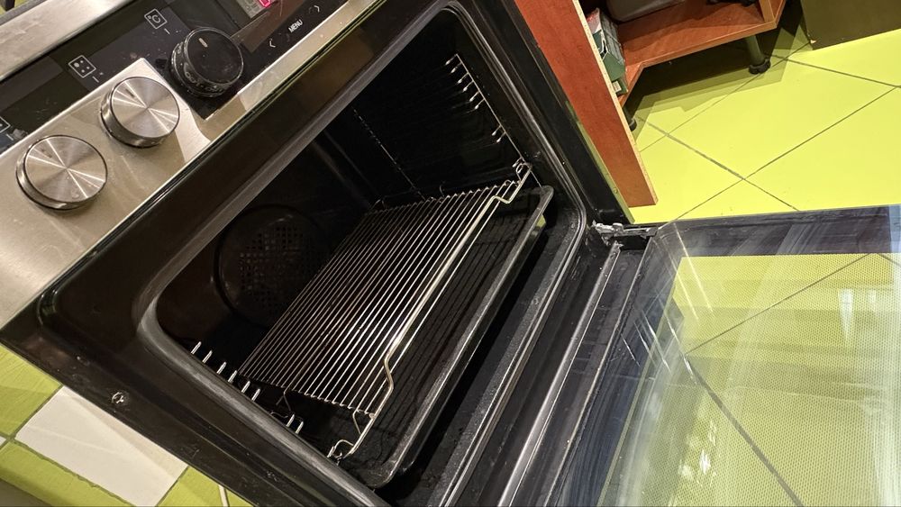 Sprzedam kuchenke elektryczno-gazowa Na gwarancji rozszezonej