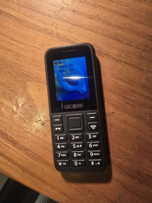 Telemovel de teclas em estado bom