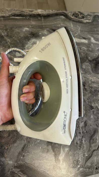 Утюг для одежды Clatronic