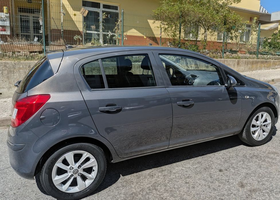 Opel Corsa 11/2014 com 60mil km