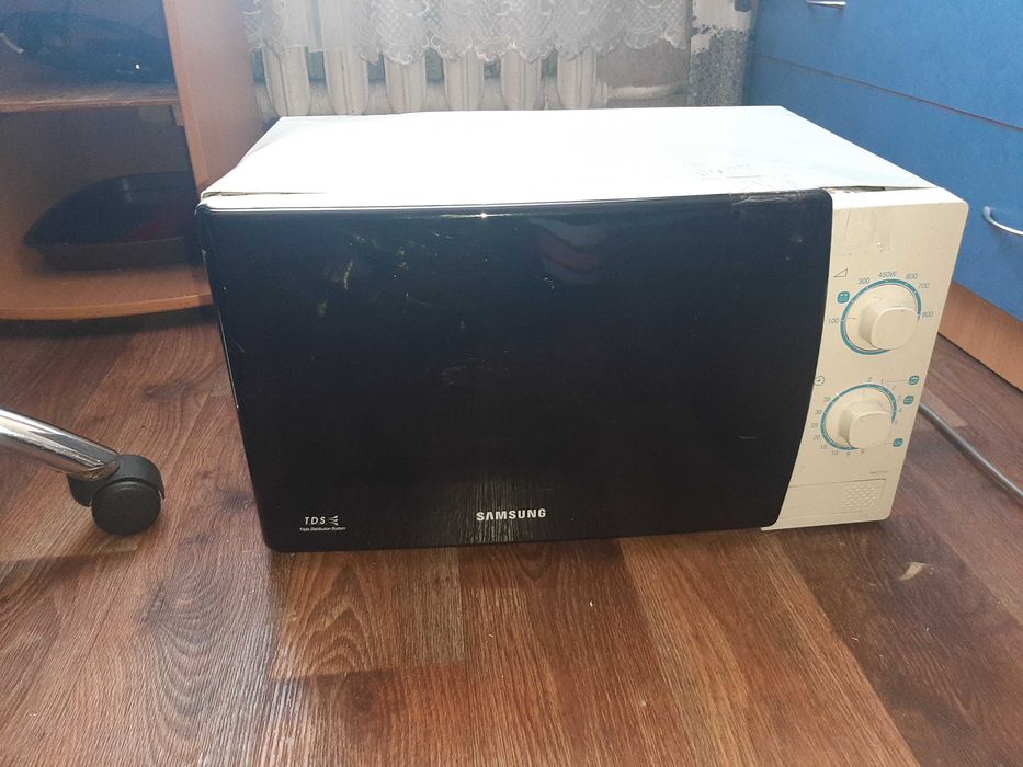 Микроволновая печь на запчасти