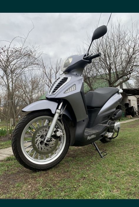 Мопед скутер 200 кубів двомісний