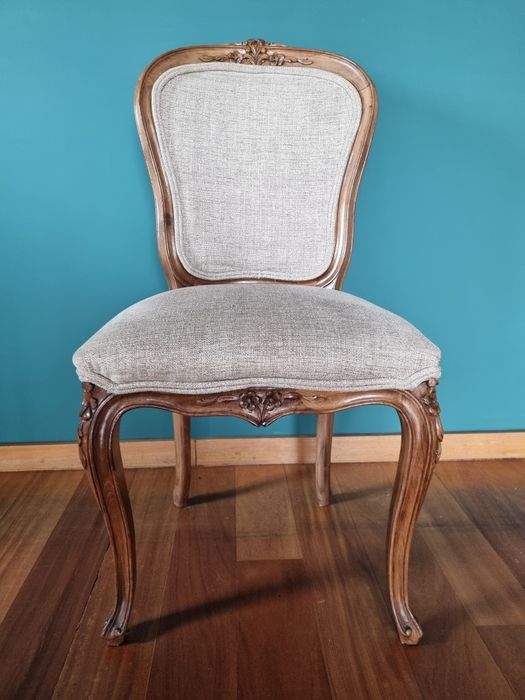 Conjunto de 4 cadeiras estilo clássico / vintage em madeira maciça